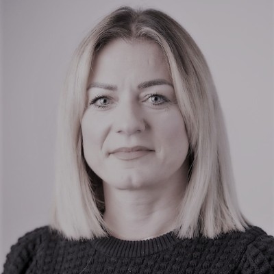 Paula Llewellyn