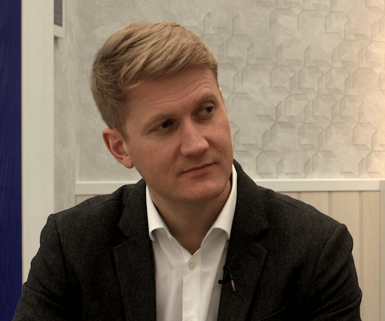 Daryl Wilkinson on "What implications do wearables have for Financial services?"